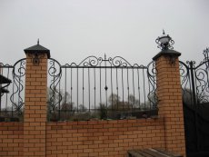 Кованая ограда в европейском стиле