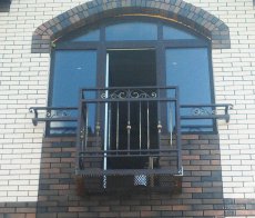 Кованый балкон навесной секционный