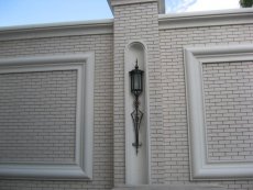 Стильный кованый фонарь на фасад дома