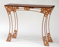 Кованый столик с деревянной столешницей