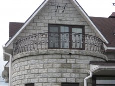 Кованый балкон полукругом
